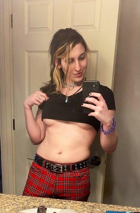 Nahá fotka uniklých OnlyFans od Devi Dionne