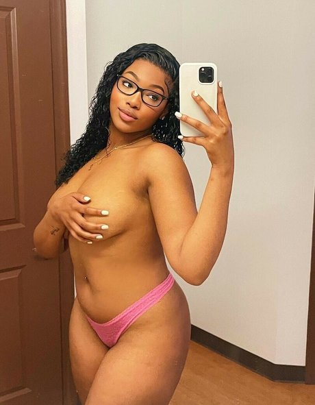 Foto desnuda filtrada de OnlyFans de Baddiejoyy