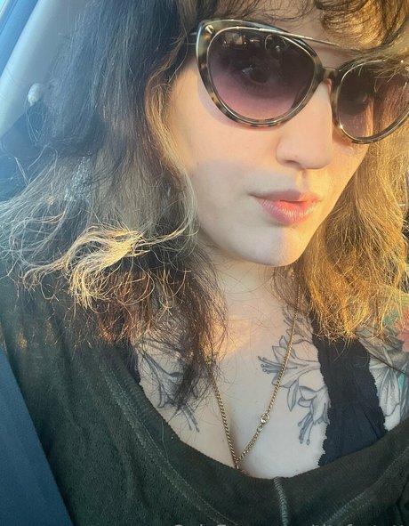 Naken läckt OnlyFans-bild av Titsfortatt