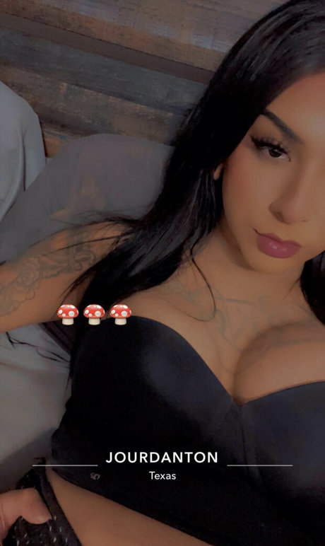 Naakte gelekte OnlyFans-foto van Mia Rivas