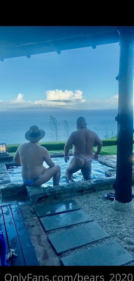 Nahá fotka uniklých OnlyFans od Bears2020