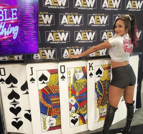 Naken läckt OnlyFans-bild av Brandi Rhodes