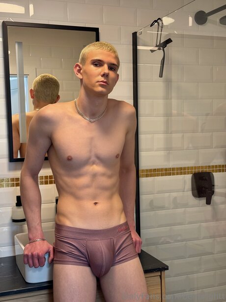 Naken lekkede OnlyFans-bilde av Benbrightt