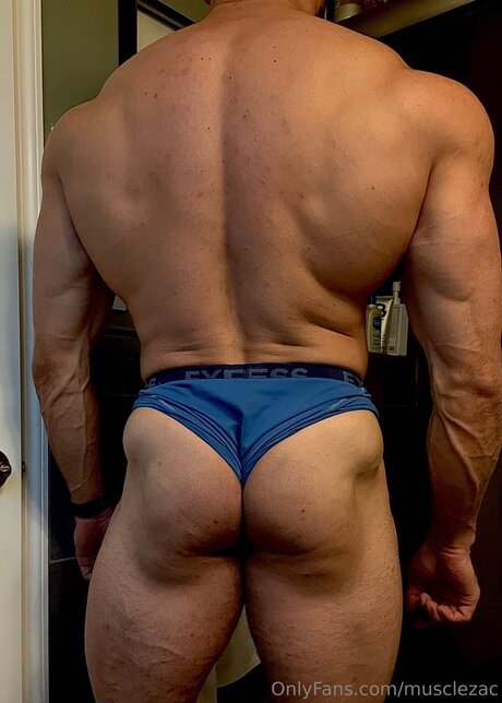 Naken lekkede OnlyFans-bilde av Musclezac