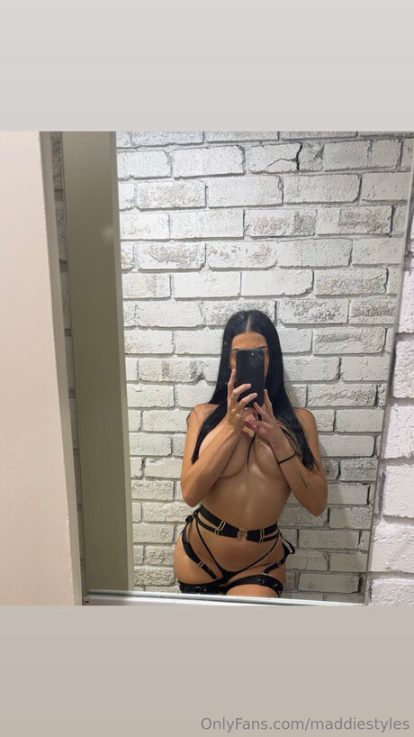 Naakte gelekte OnlyFans-foto van Maddiestyles