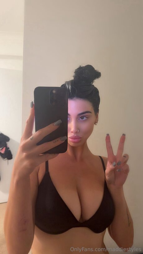 Naken lekkede OnlyFans-bilde av Maddiestyles