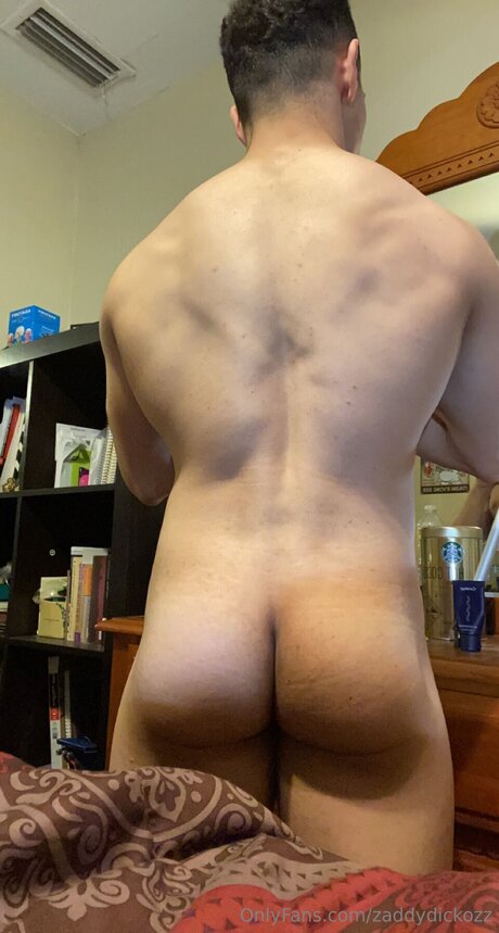 Naakte gelekte OnlyFans-foto van Zaddydickozz
