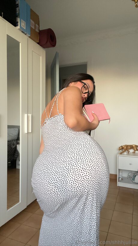 Foto di nudo di fuga di OnlyFans di Shhhjuliiie