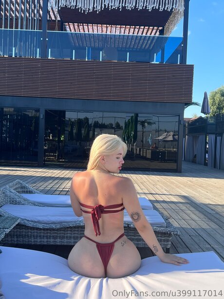 Naken läckt OnlyFans-bild av Liya Tina