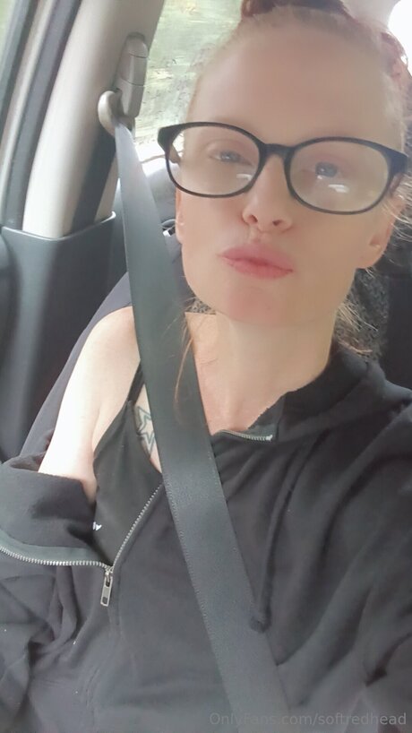 Naken läckt OnlyFans-bild av Softredhead