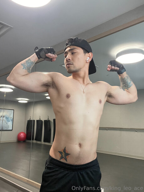 Naken lekkede OnlyFans-bilde av King Leo Ace