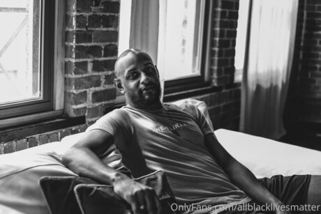 Обнаженная фотография утечки OnlyFans от Allblacklivesmatter