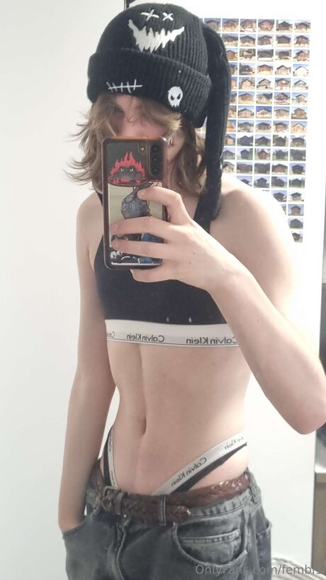 Naken lekkede OnlyFans-bilde av Fembii1