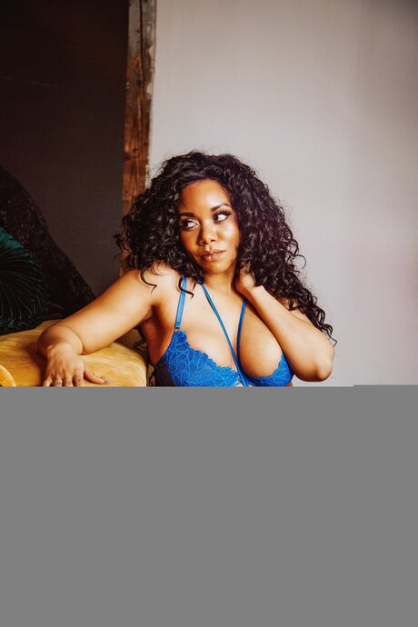 Naken lekkede OnlyFans-bilde av Hunnyeb