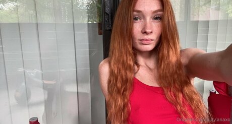 Naken lekkede OnlyFans-bilde av Lily Anaxo