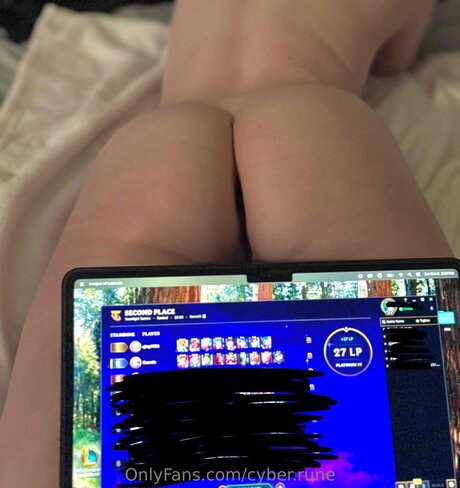 Nacktes geleaktes OnlyFans-Foto von Cyber Rune
