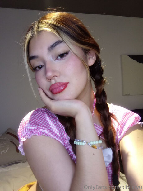 Oliviawu OnlyFans 유출 누드 사진