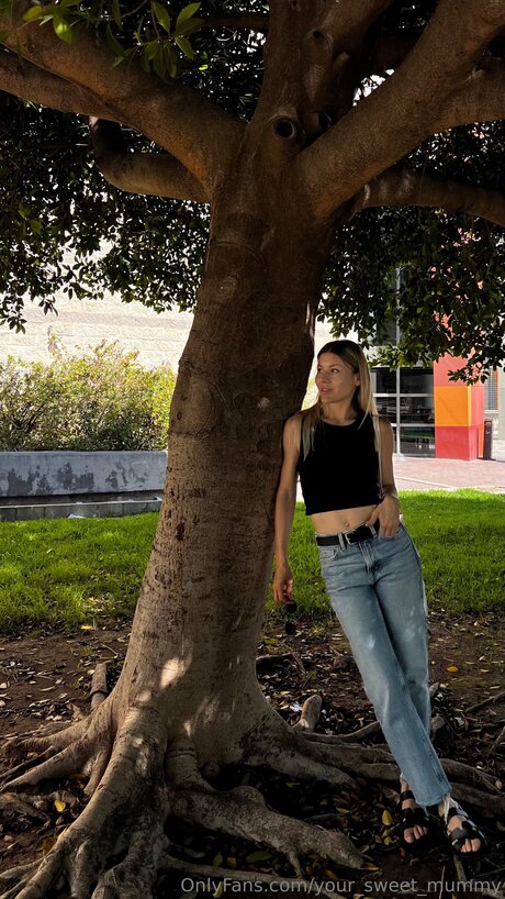 Naken läckt OnlyFans-bild av Your Sweet Mummy
