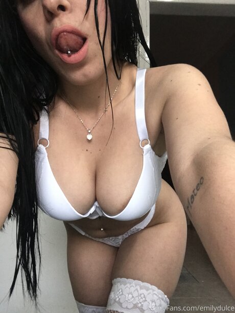 Naken lekkede OnlyFans-bilde av Emilydulce