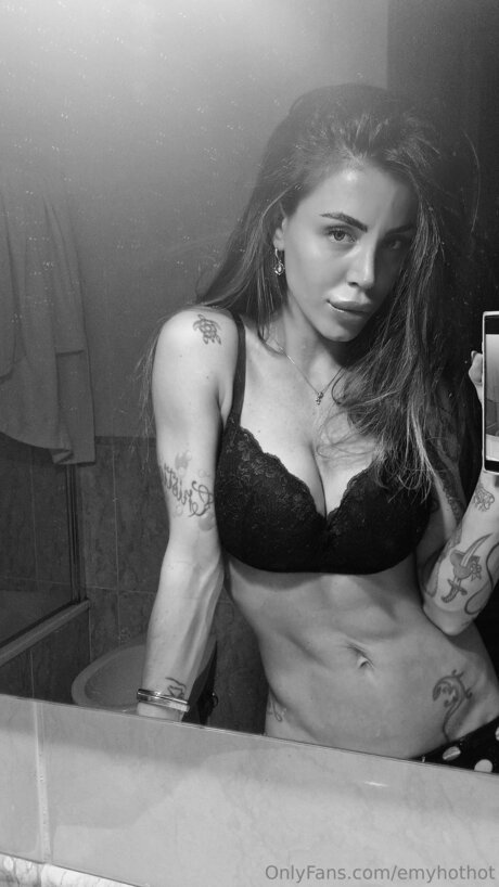 Nahá fotka uniklých OnlyFans od Emyhothot