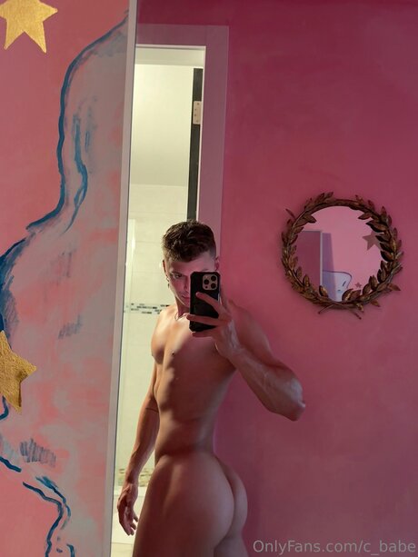 Naken lekkede OnlyFans-bilde av C Babe