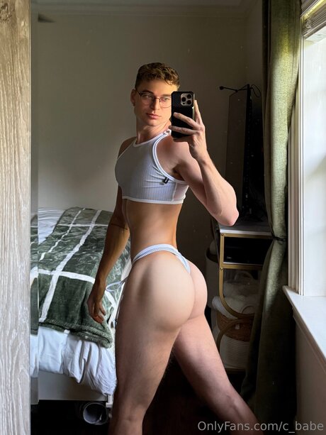 Foto di nudo di fuga di OnlyFans di C Babe