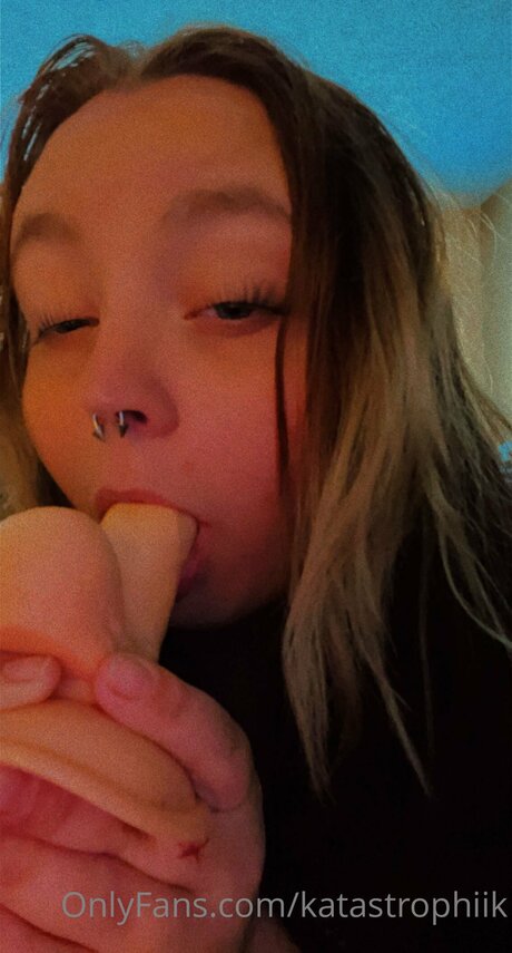 Naken läckt OnlyFans-bild av Katastrophiik