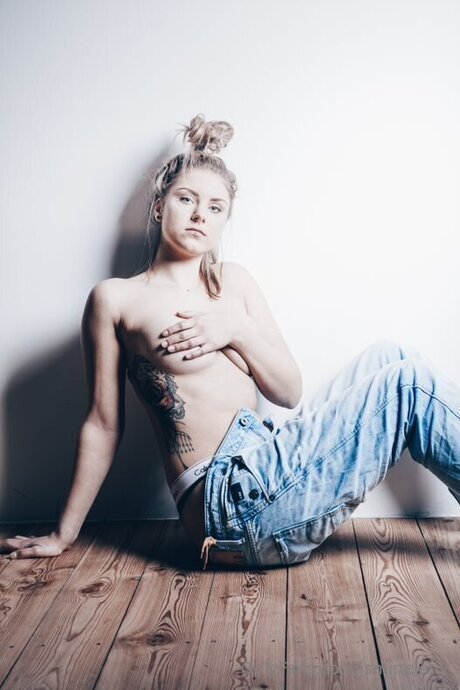 Naken läckt OnlyFans-bild av Ismirrelativ