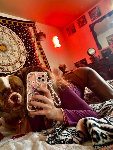 Naken läckt OnlyFans-bild av Izzyangel