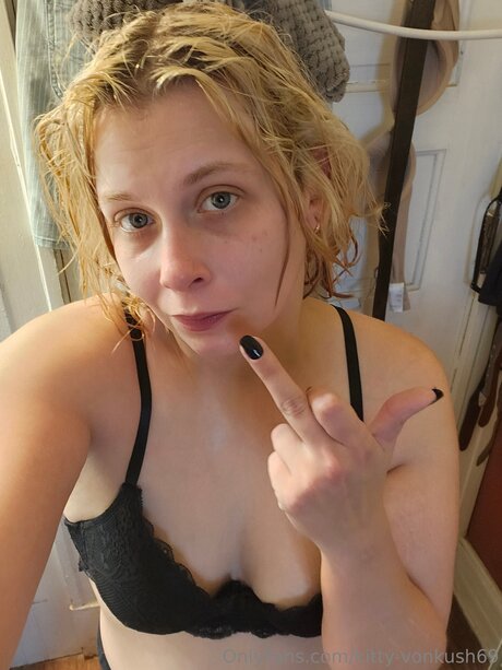 Naken läckt OnlyFans-bild av Kitty Vonkush69