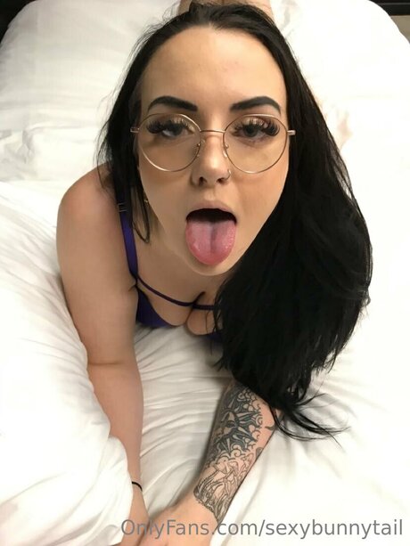 Naken läckt OnlyFans-bild av Sexybunnytail