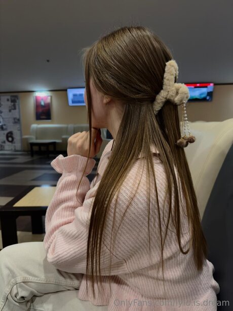Naken lekkede OnlyFans-bilde av Lily Karamelka