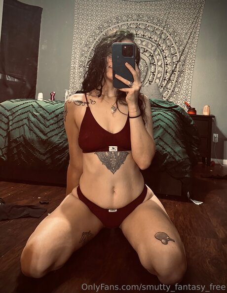 Naken lekkede OnlyFans-bilde av Smutty Fantasy Free
