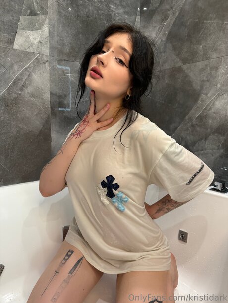 Naken lekkede OnlyFans-bilde av Kristidark