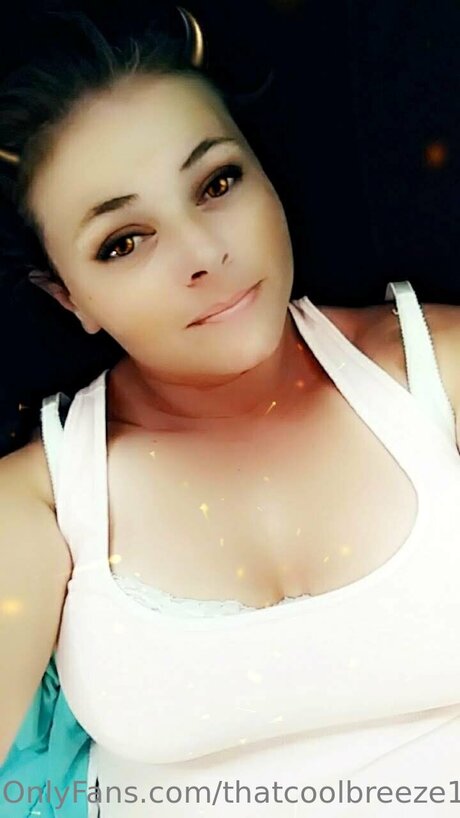 Naken lekkede OnlyFans-bilde av Thatcoolbreeze1317