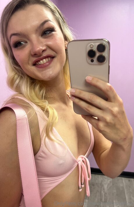 Naken lekkede OnlyFans-bilde av Raelynnthestallion