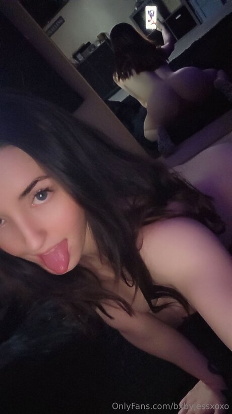 Naken läckt OnlyFans-bild av Bxbyjessxoxo
