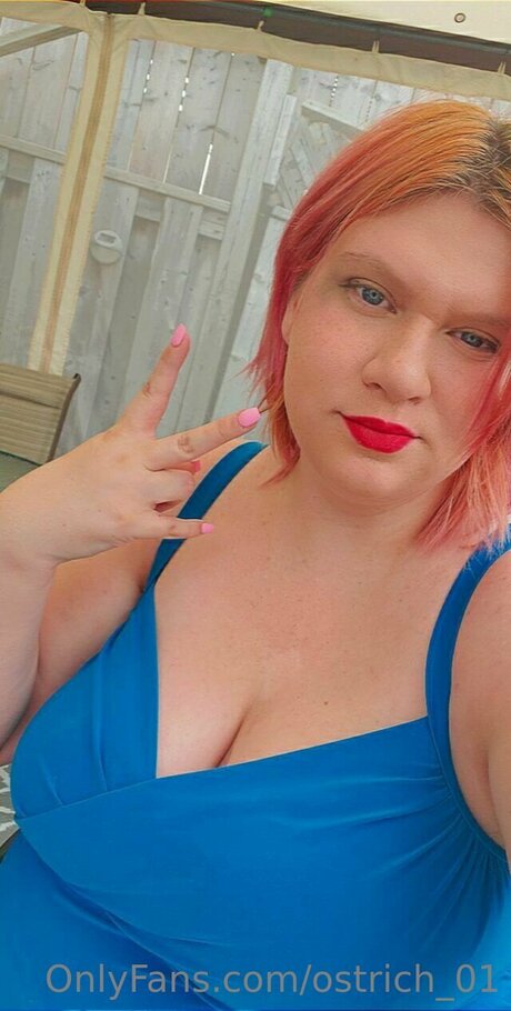 Naken lekkede OnlyFans-bilde av Ostrich 01