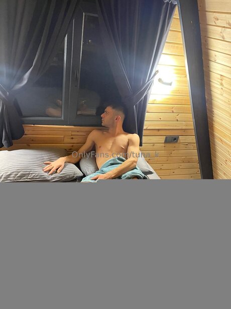 Naken lekkede OnlyFans-bilde av Tuna K