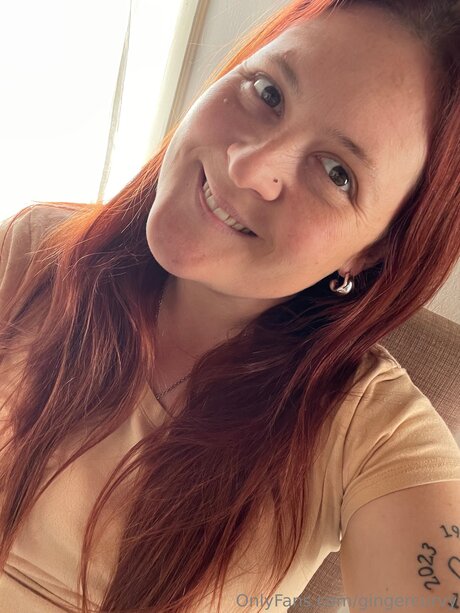 Naakte gelekte OnlyFans-foto van Gingercurvy