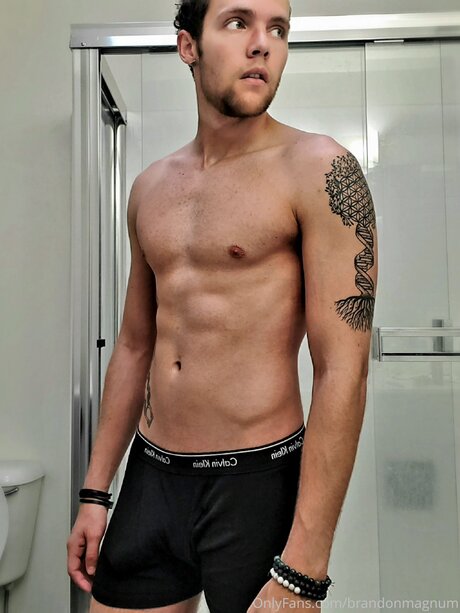 Nahá fotka uniklých OnlyFans od Brandonmagnum