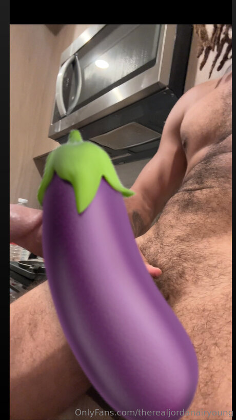 Naken lekkede OnlyFans-bilde av Therealjordanairyoung