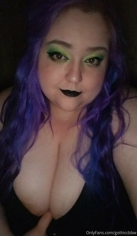 Naken läckt OnlyFans-bild av Gothiccbbw