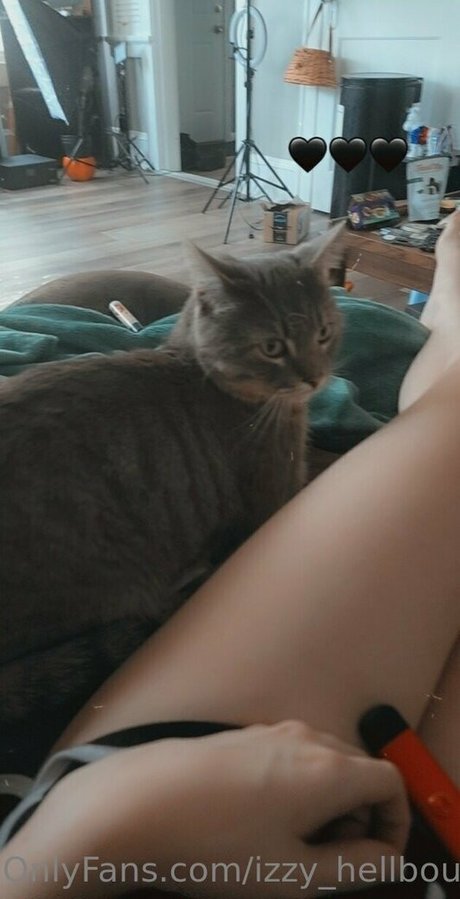 Izzy_hellbourne
