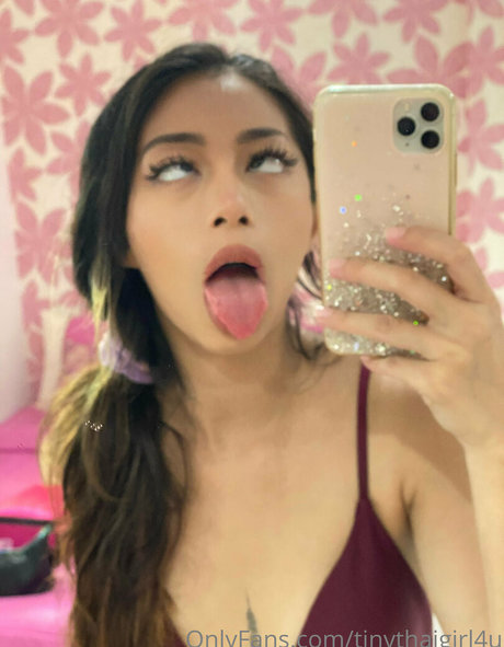 Alaston vuotanut OnlyFans-kuva Tinythaigirl4u