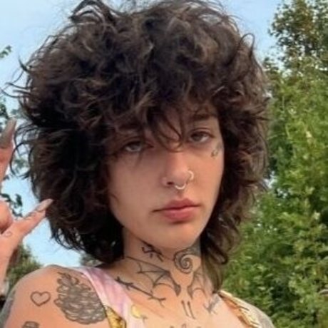 Nacktes geleaktes OnlyFans-Foto von Keaton Belle