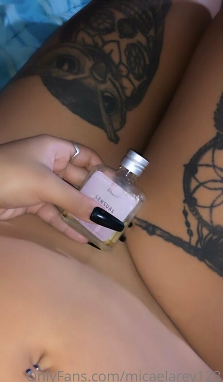 Naken lekkede OnlyFans-bilde av Micaelarey123