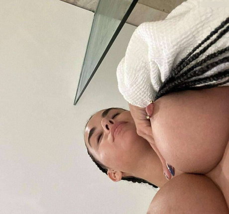 Обнаженная фотография утечки OnlyFans от Isabell Boettger