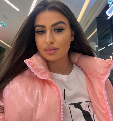 Naken lekkede OnlyFans-bilde av Bmiruna