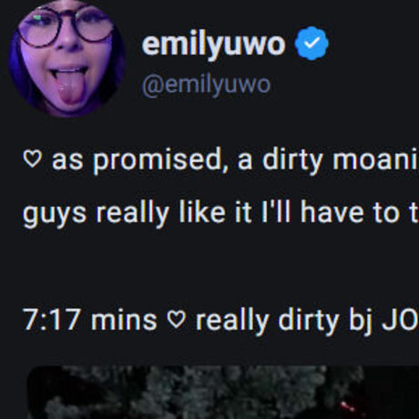 Naken läckt OnlyFans-bild av Emilyuwo